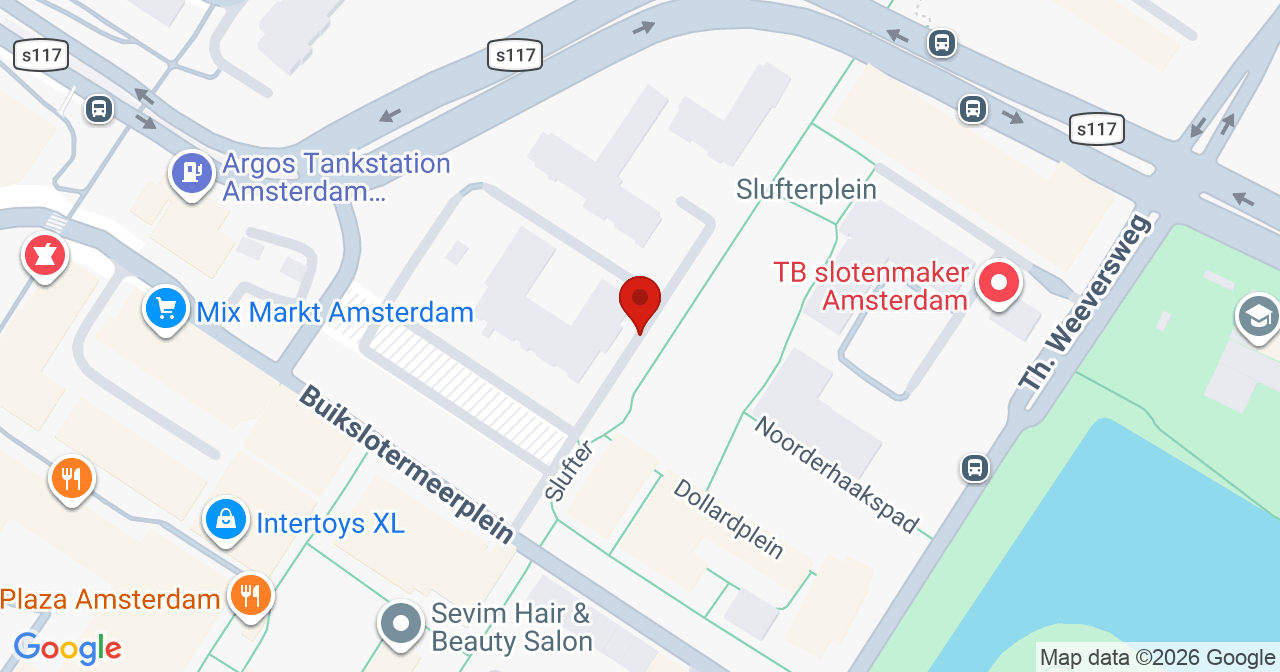 Kaart van het incident in Amsterdam met de aanrijroutes van de gealarmeerde eenheden