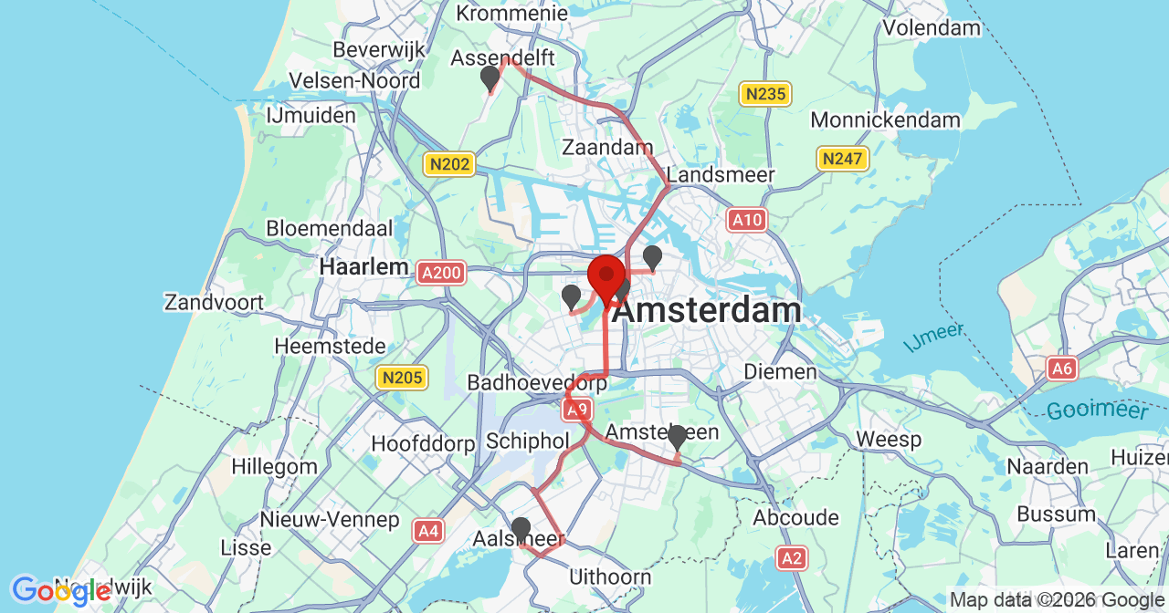 Kaart van het incident in Amsterdam met de aanrijroutes van de gealarmeerde eenheden