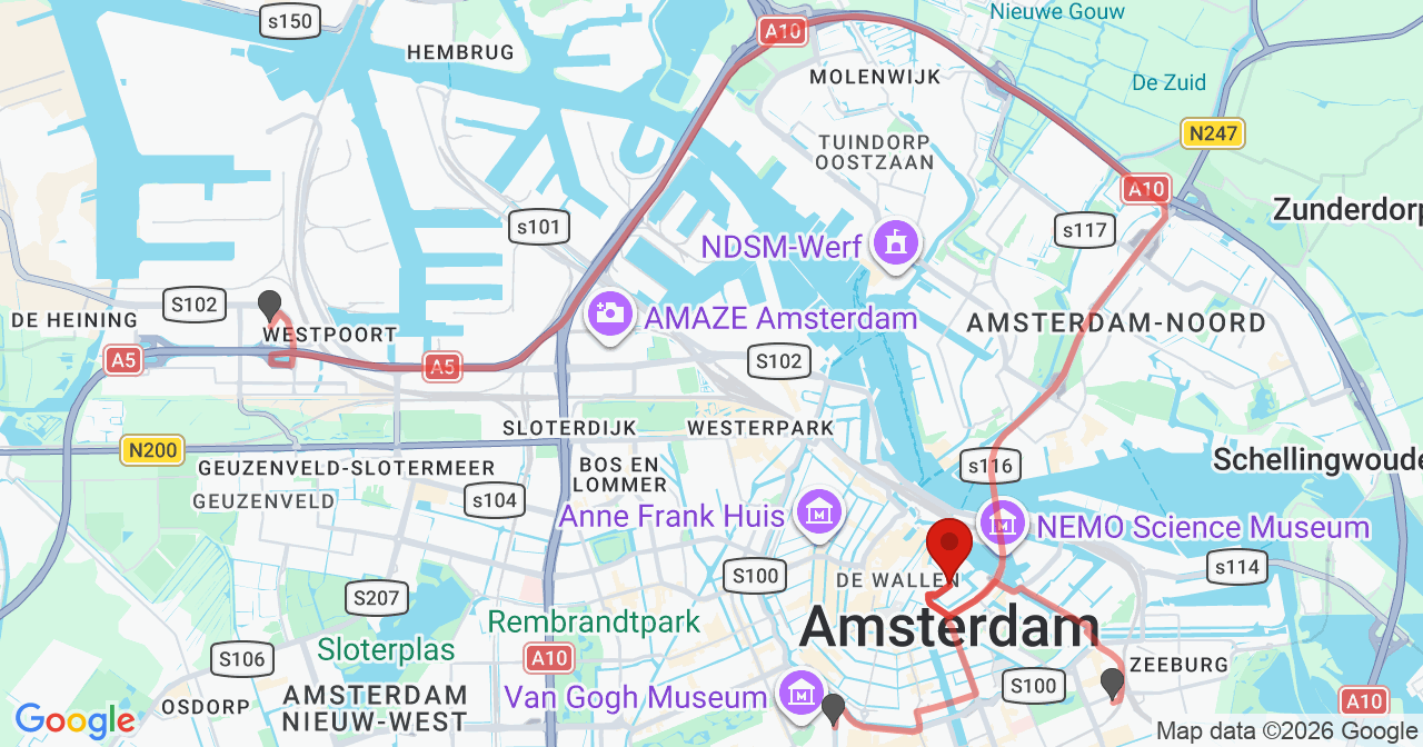 Kaart van het incident in Amsterdam met de aanrijroutes van de gealarmeerde eenheden
