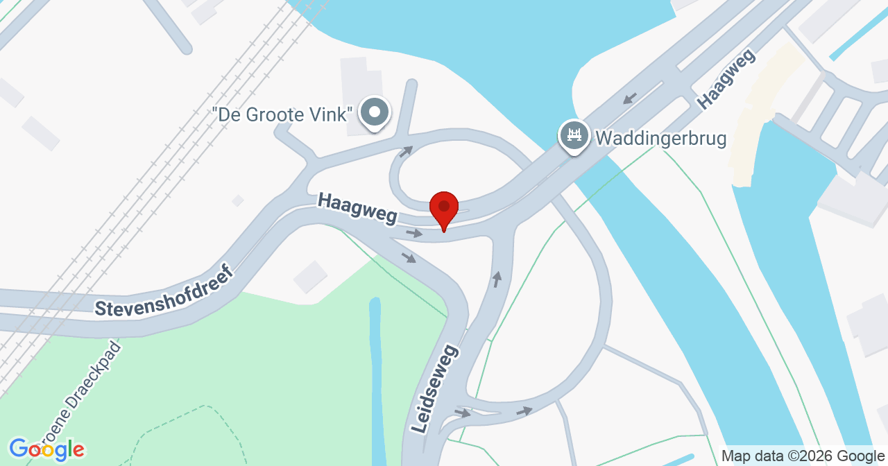 Kaart van het incident in Leiden met de aanrijroutes van de gealarmeerde eenheden