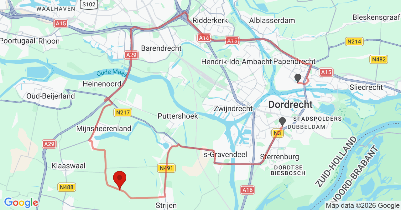 Kaart van het incident in Strijen met de aanrijroutes van de gealarmeerde eenheden