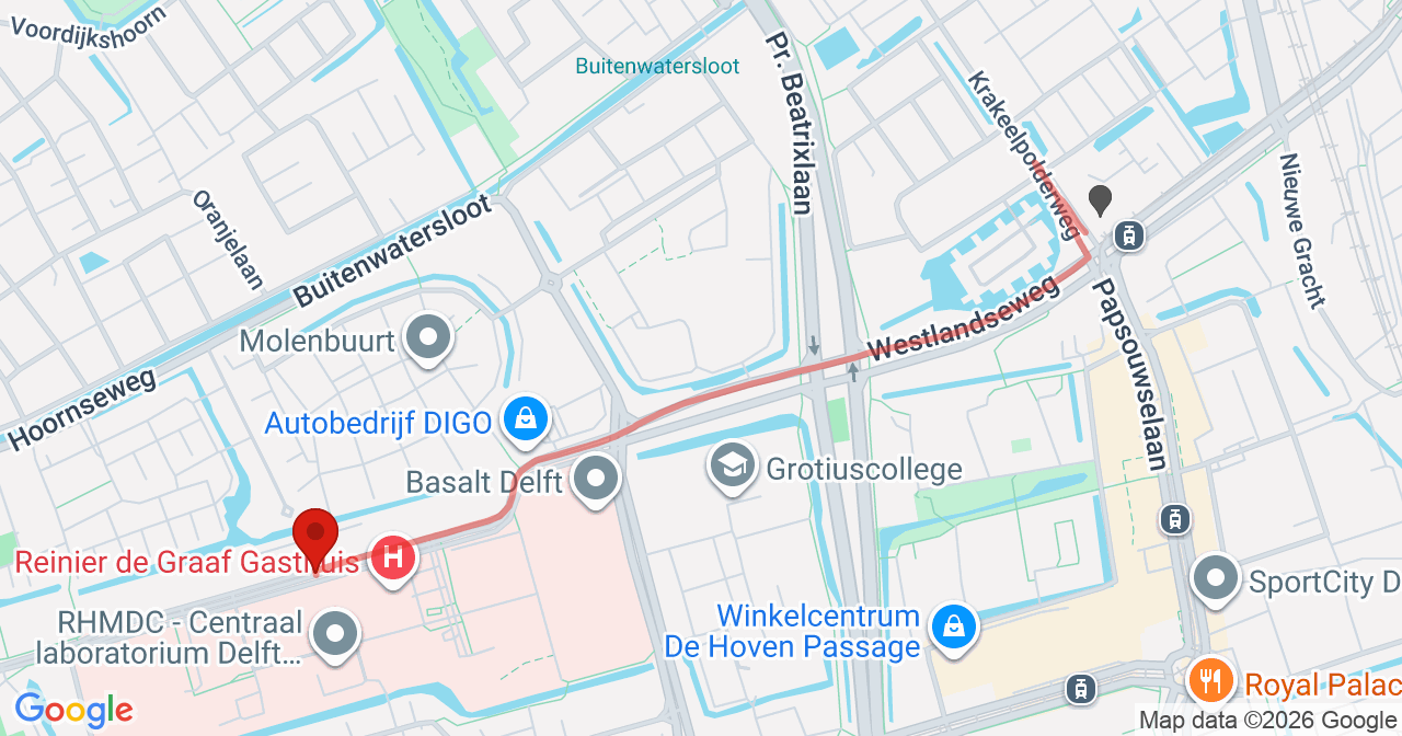 Kaart van het incident in Delft met de aanrijroutes van de gealarmeerde eenheden
