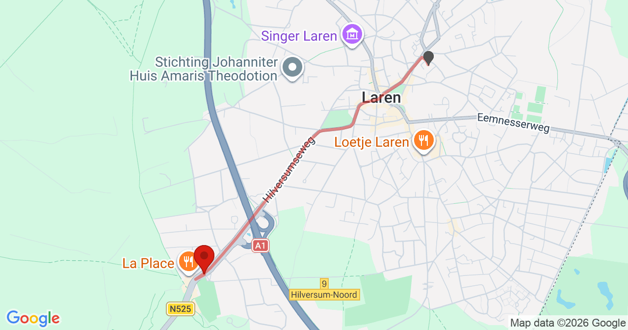 Kaart van het incident in Laren NH met de aanrijroutes van de gealarmeerde eenheden