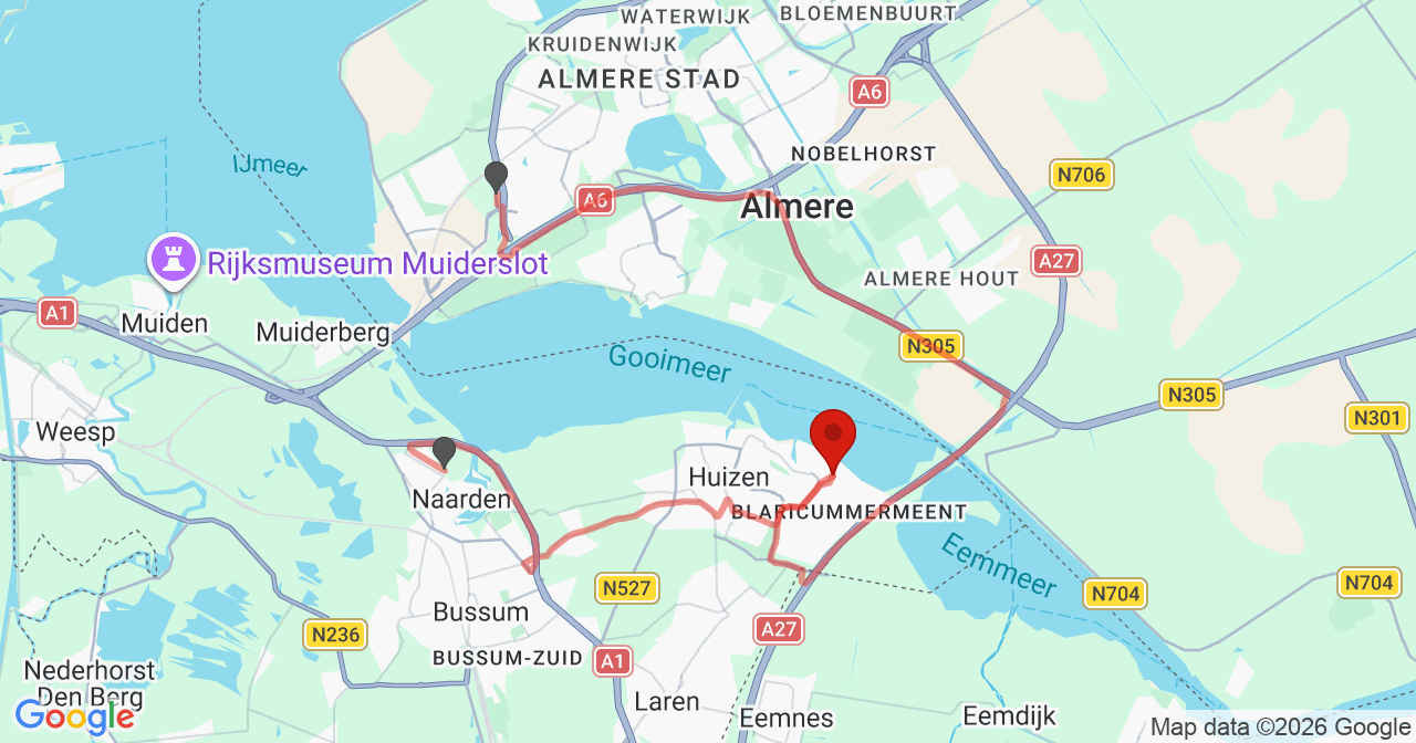 Kaart van het incident in Huizen met de aanrijroutes van de gealarmeerde eenheden