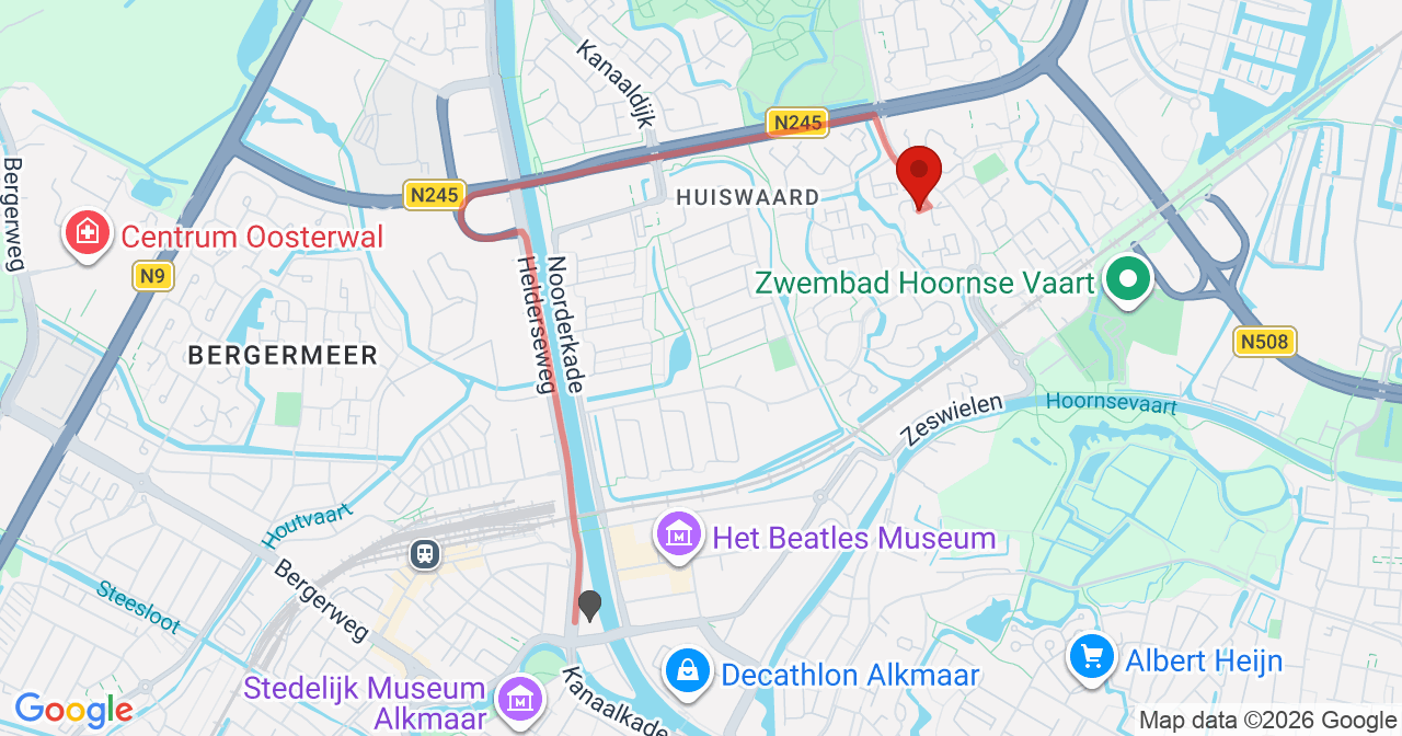 Kaart van het incident in Alkmaar met de aanrijroutes van de gealarmeerde eenheden