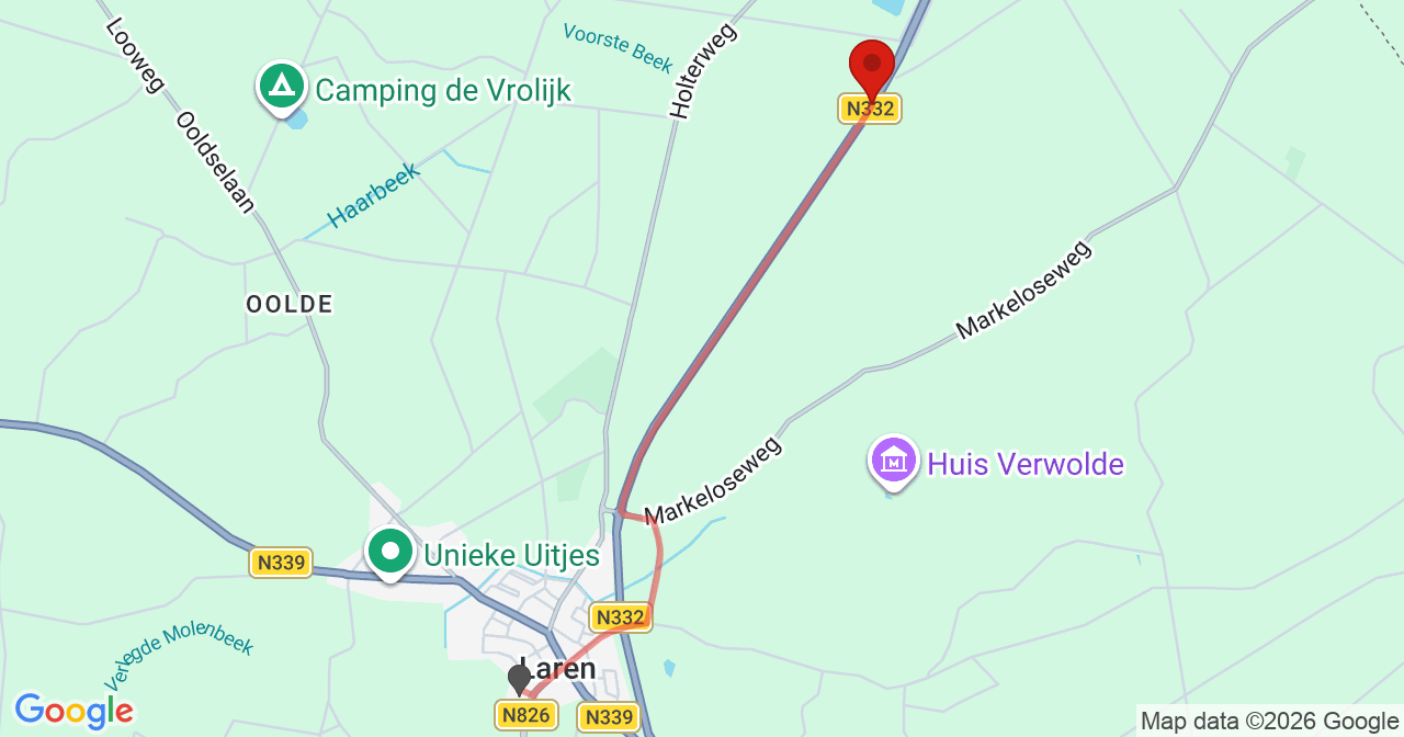 Kaart van het incident in Laren met de aanrijroutes van de gealarmeerde eenheden