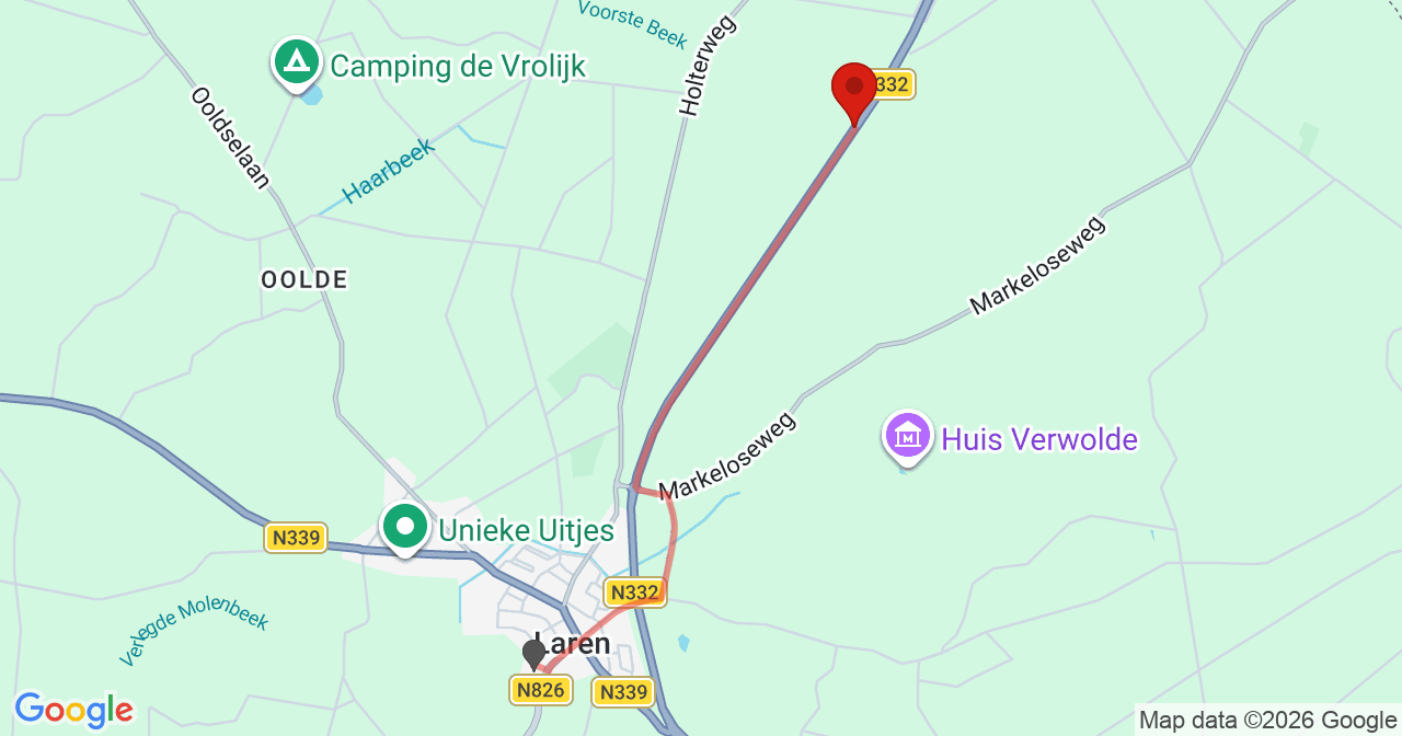 Kaart van het incident in Laren met de aanrijroutes van de gealarmeerde eenheden
