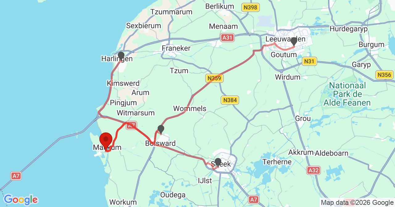 Kaart van het incident in Makkum met de aanrijroutes van de gealarmeerde eenheden
