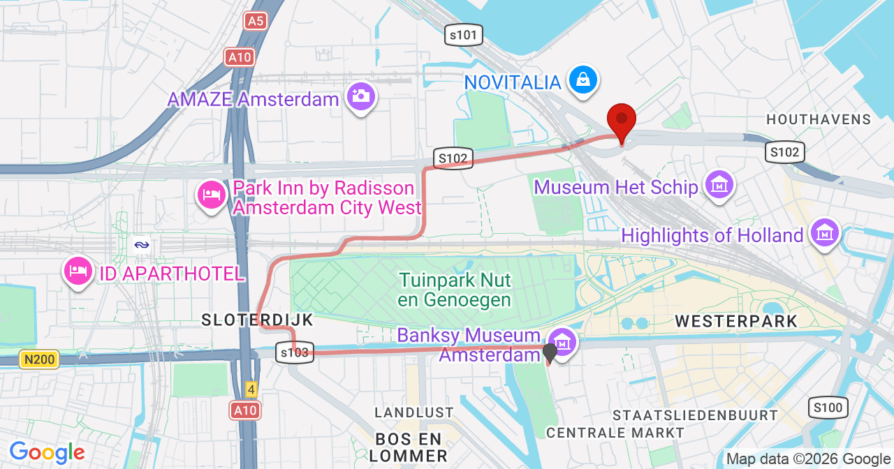 Kaart van het incident in Amsterdam met de aanrijroutes van de gealarmeerde eenheden