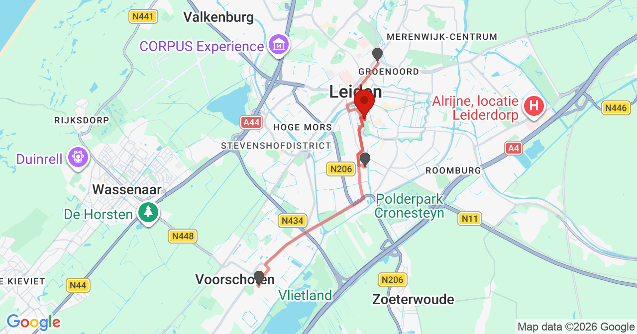 Kaart van het incident in Leiden met de aanrijroutes van de gealarmeerde eenheden