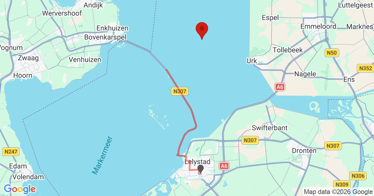 Kaart van het incident in Urk met de aanrijroutes van de gealarmeerde eenheden