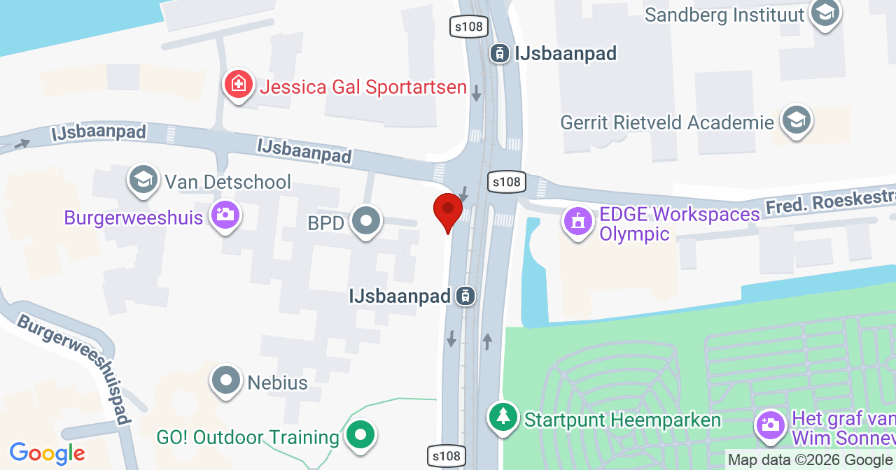 Kaart van het incident in Amsterdam met de aanrijroutes van de gealarmeerde eenheden