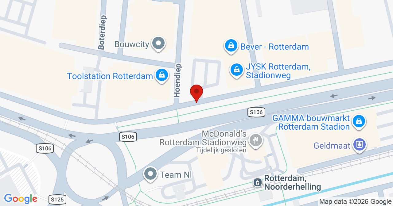 Kaart van het incident in Rotterdam met de aanrijroutes van de gealarmeerde eenheden