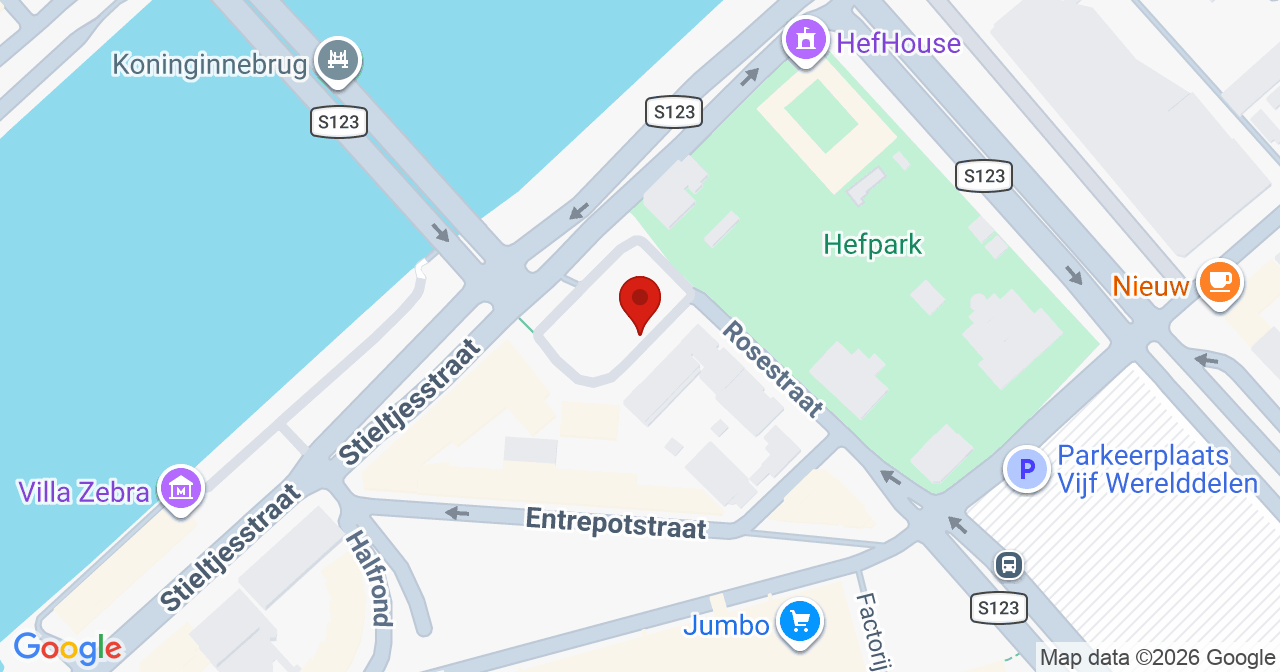 Kaart van het incident in Rotterdam met de aanrijroutes van de gealarmeerde eenheden