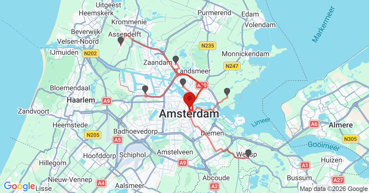 Kaart van het incident in Amsterdam met de aanrijroutes van de gealarmeerde eenheden