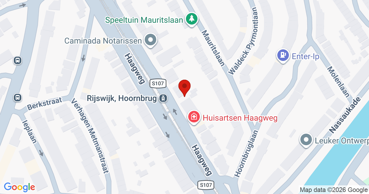 Kaart van het incident in Naaldwijk met de aanrijroutes van de gealarmeerde eenheden