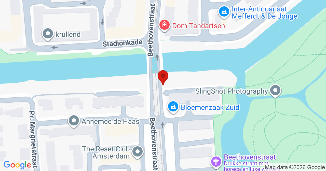 Kaart van het incident in Amsterdam met berekende routes vanaf gealarmeerde posten