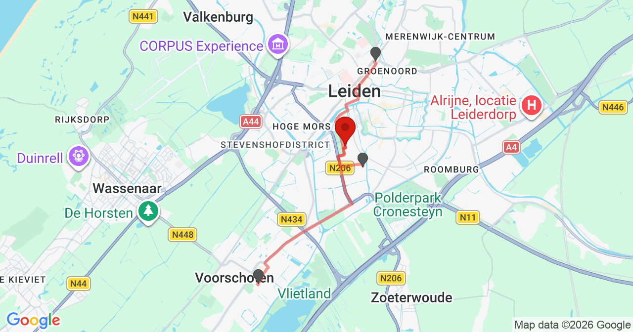 Kaart van het incident in Leiden met berekende routes vanaf gealarmeerde posten