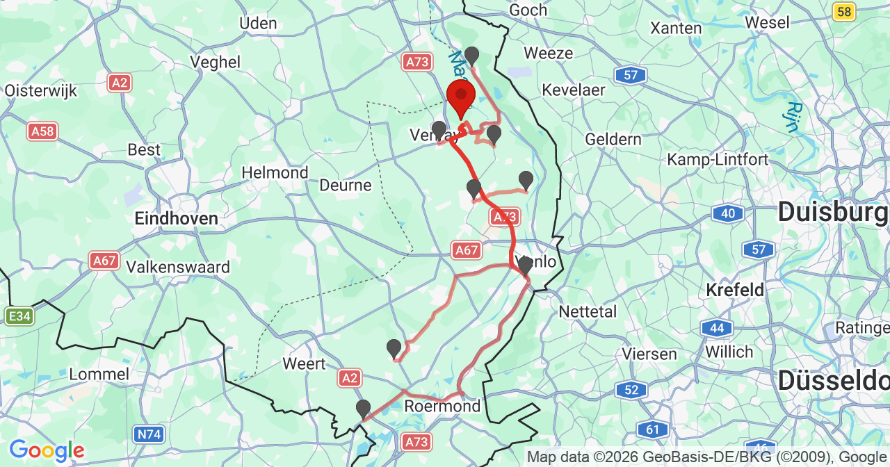 Kaart van het incident in Oostrum met de aanrijroutes van de gealarmeerde eenheden