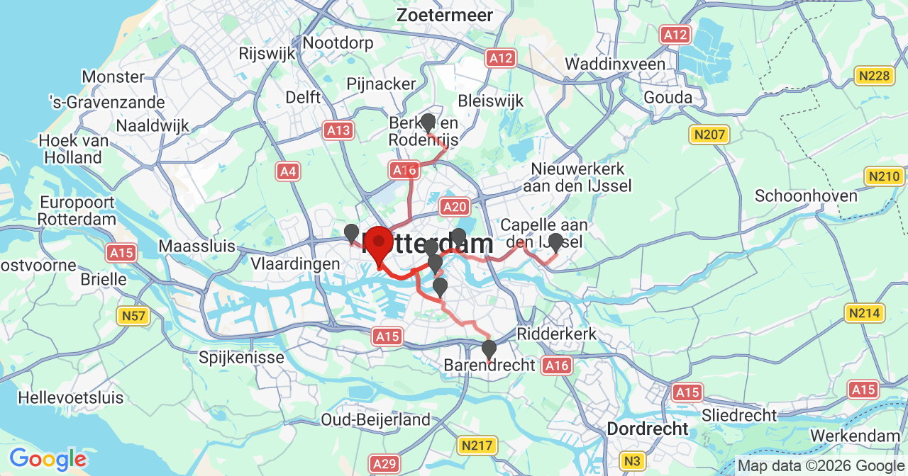 Kaart van het incident in Rotterdam met berekende routes vanaf gealarmeerde posten
