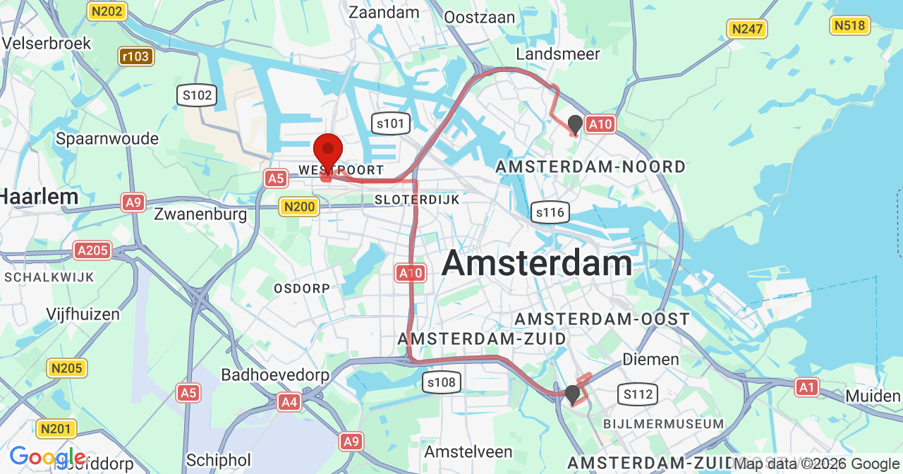 Kaart van het incident in Amsterdam met de aanrijroutes van de gealarmeerde eenheden