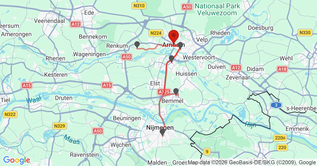 Kaart van het incident in Arnhem met de aanrijroutes van de gealarmeerde eenheden