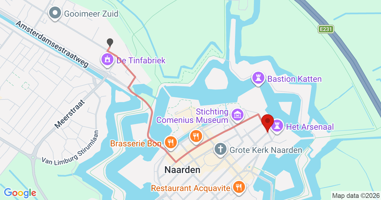 Kaart van het incident in Naarden met berekende routes vanaf gealarmeerde posten