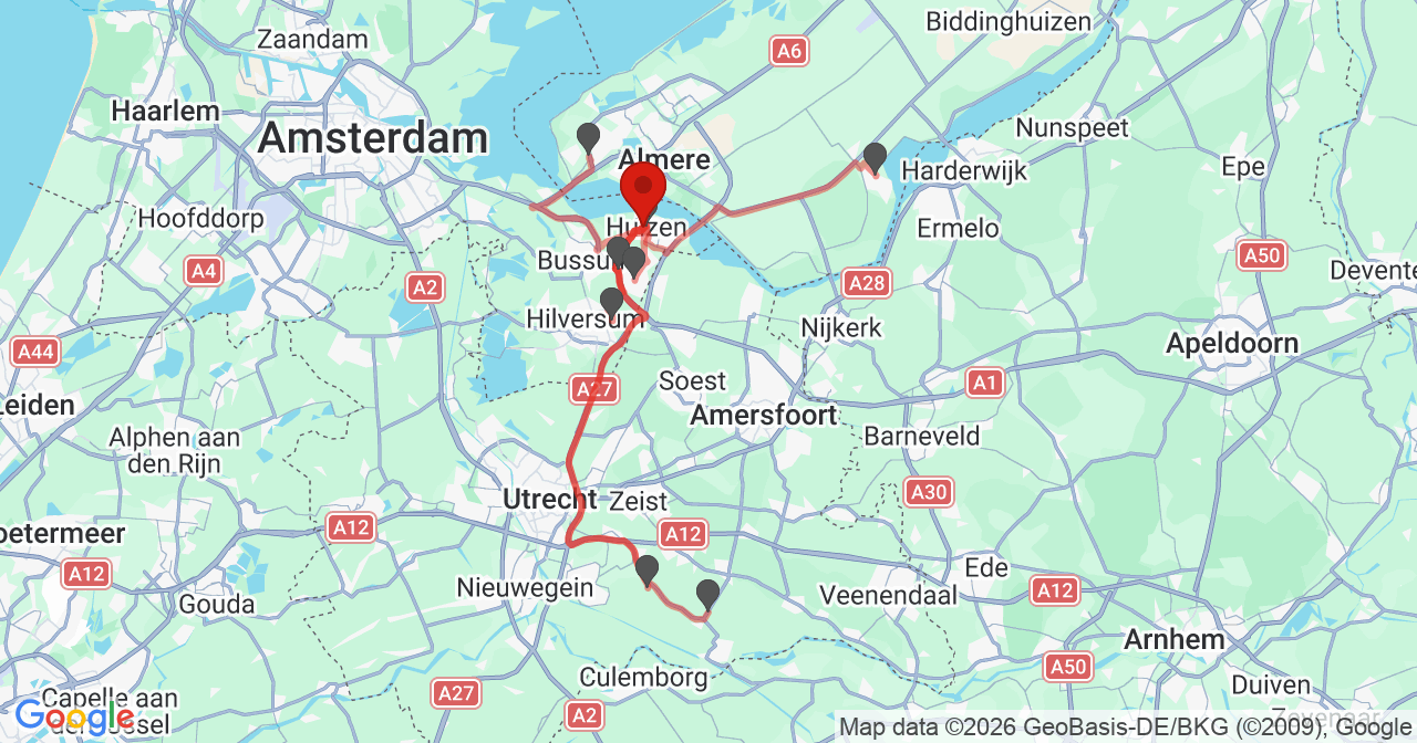 Kaart van het incident in Huizen met de aanrijroutes van de gealarmeerde eenheden