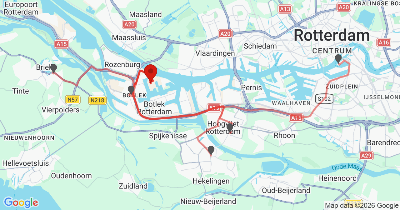 Kaart van het incident in Rotterdam met de aanrijroutes van de gealarmeerde eenheden