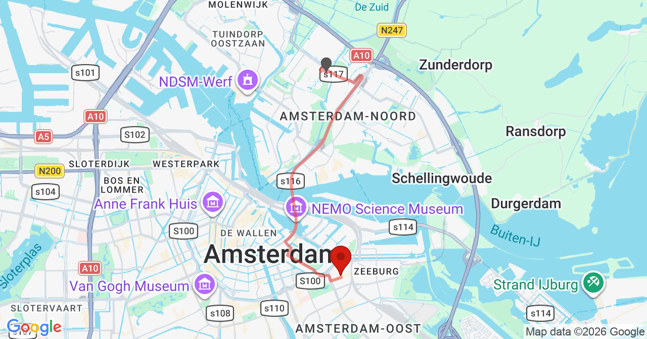 Kaart van het incident in Amsterdam met de aanrijroutes van de gealarmeerde eenheden