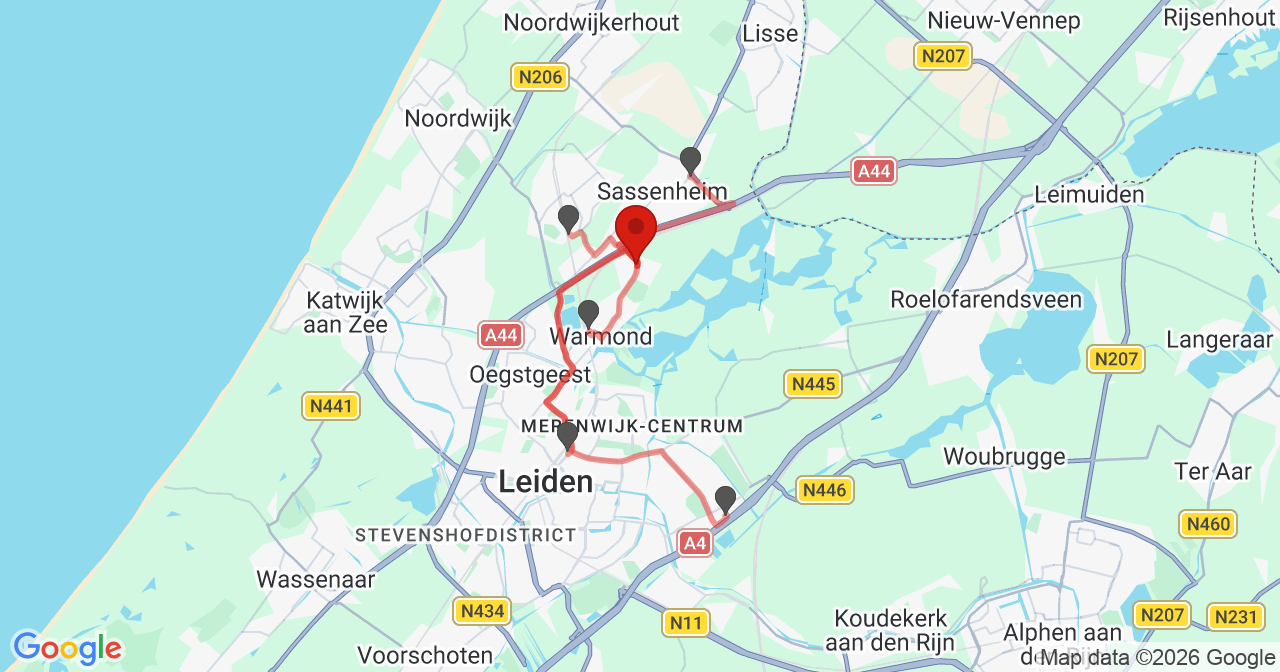 Kaart van het incident in Warmond met de aanrijroutes van de gealarmeerde eenheden