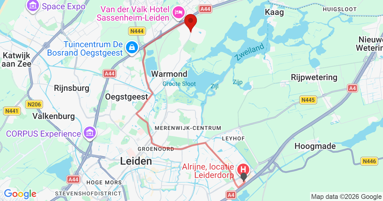 Kaart van het incident in Warmond met de aanrijroutes van de gealarmeerde eenheden