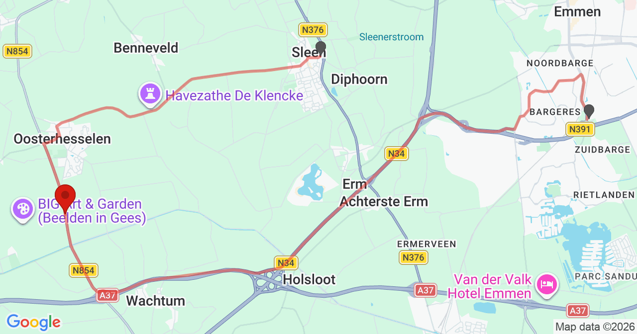 Kaart van het incident in Oosterhesselen met de aanrijroutes van de gealarmeerde eenheden
