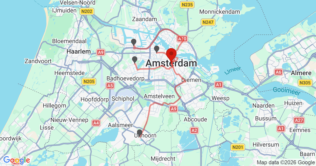 Kaart van het incident in Amsterdam met de aanrijroutes van de gealarmeerde eenheden
